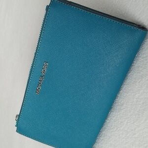 Michael Kors Jet Set Wristlet